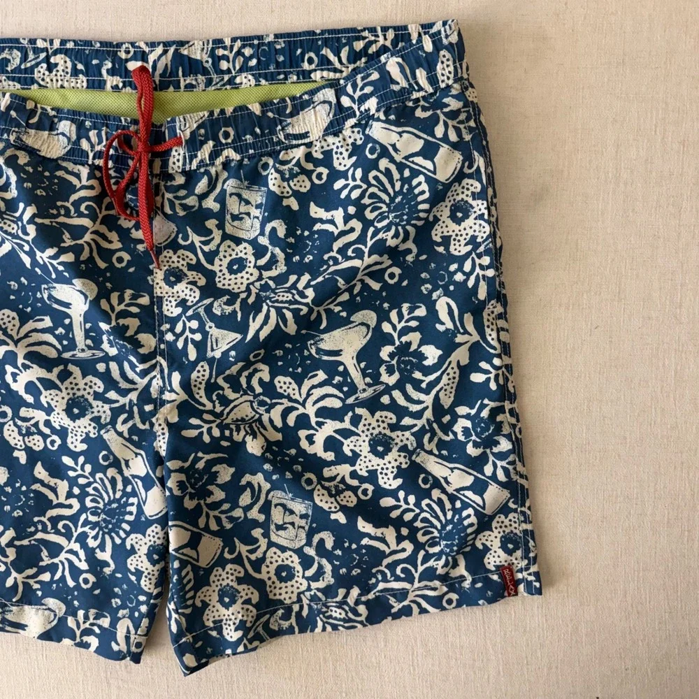 Tommy Bahama Swim Trunks Large Blue White Floral Cocktail Print Board Shorts‎